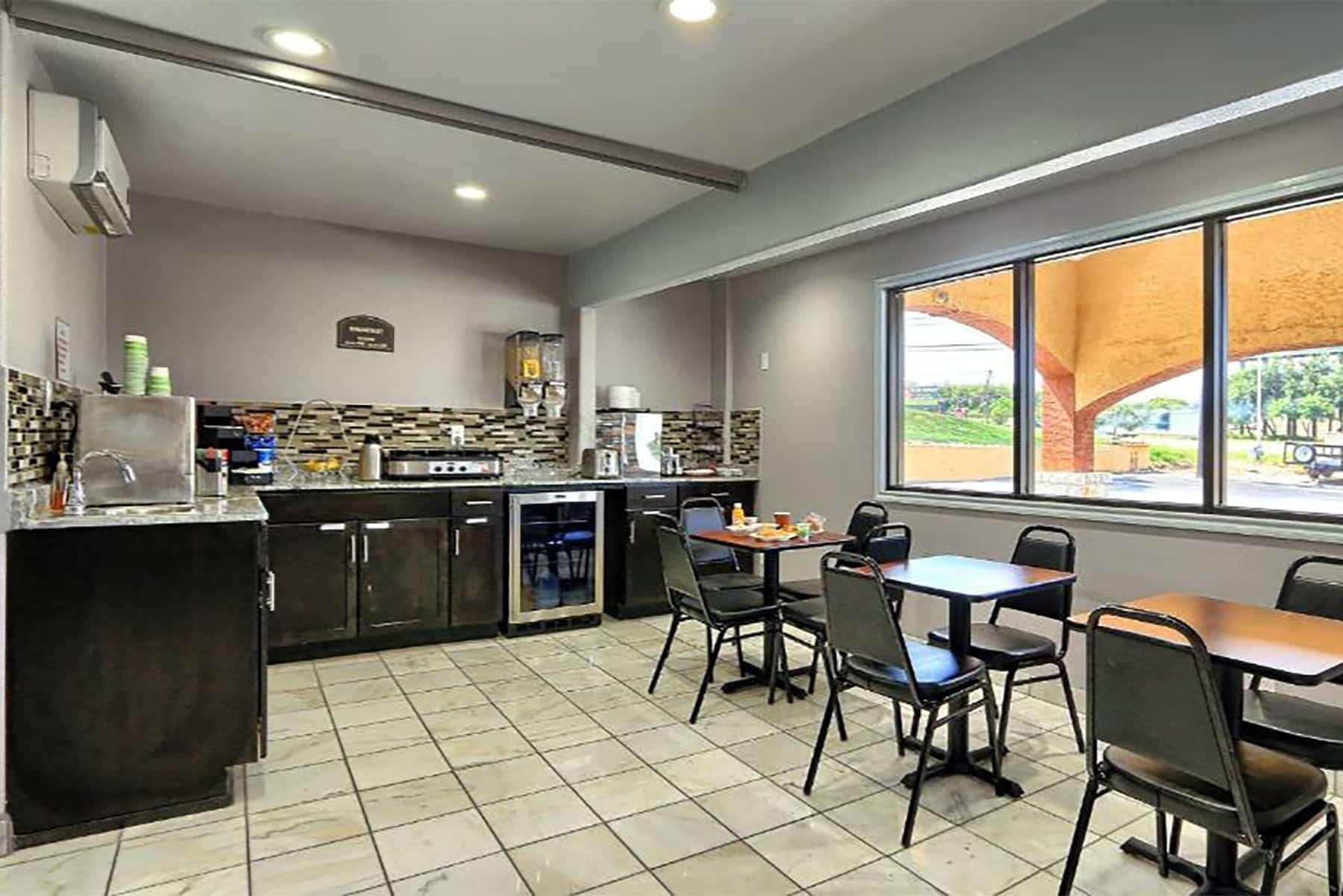 Lodge Econo South