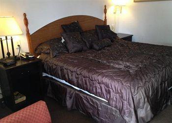 Lodge Econo South *