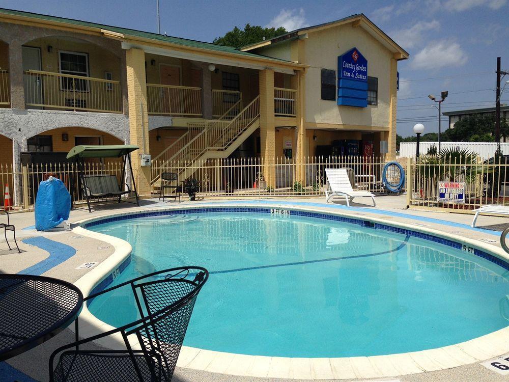 Lodge Econo South Austin