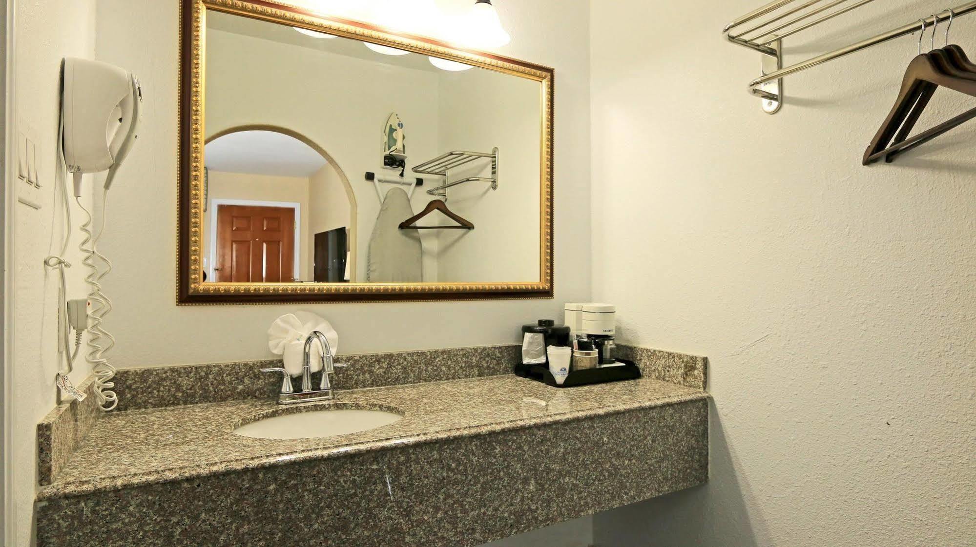 Econo South Lodge