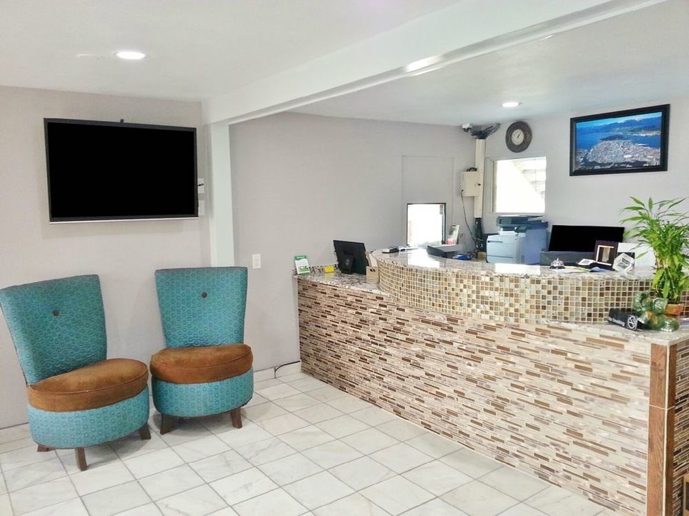 Econo South Lodge *