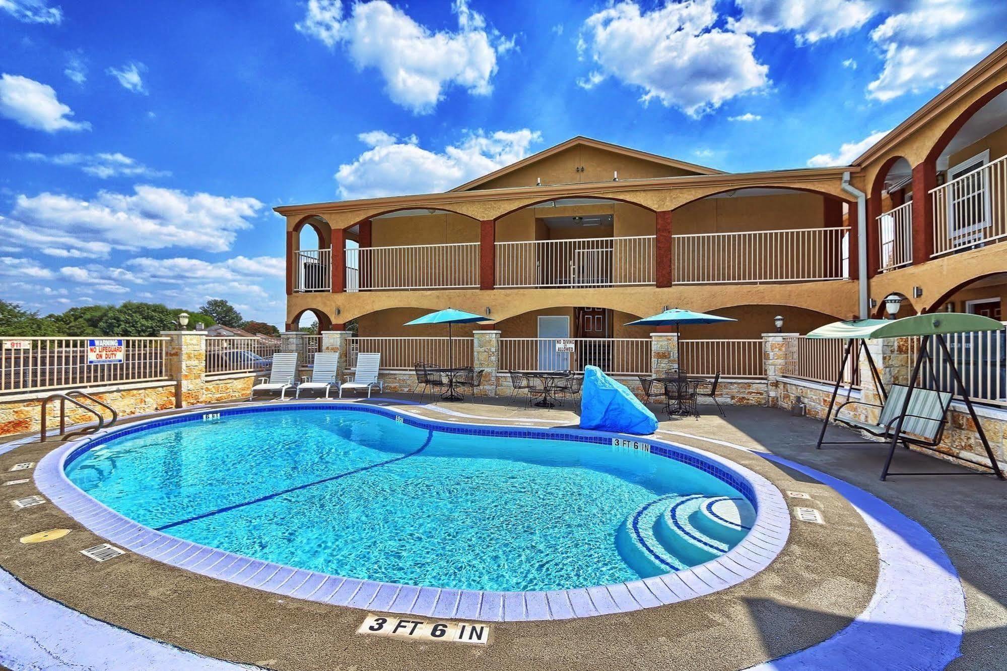 Lodge Econo South